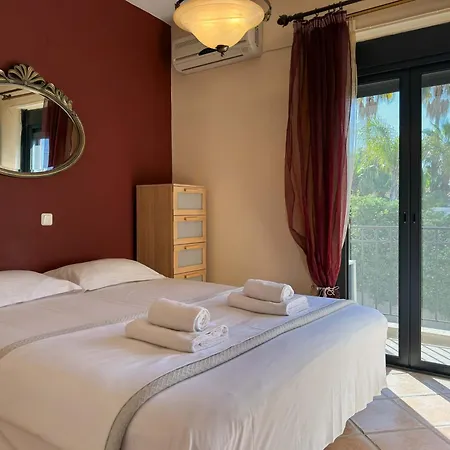 Luxury Seaside In Featuring Pool Tatil Evi