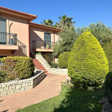 Luxury Seaside In Featuring Pool Tatil Evi