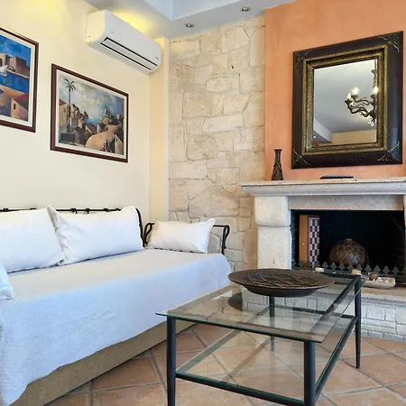 Tatil Evi Luxury Seaside In Featuring Pool *