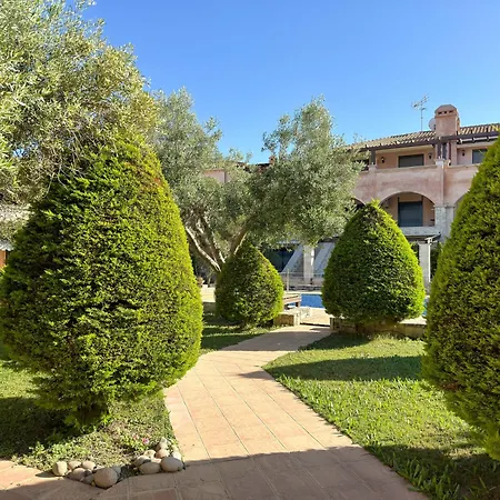 Tatil Evi Luxury Seaside In Featuring Pool