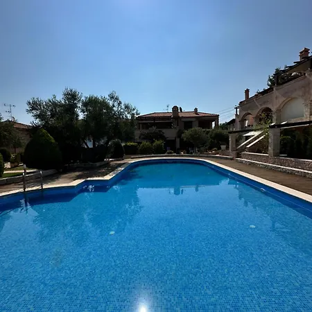 Luxury Seaside In Featuring Pool Feriehus Pefkochori