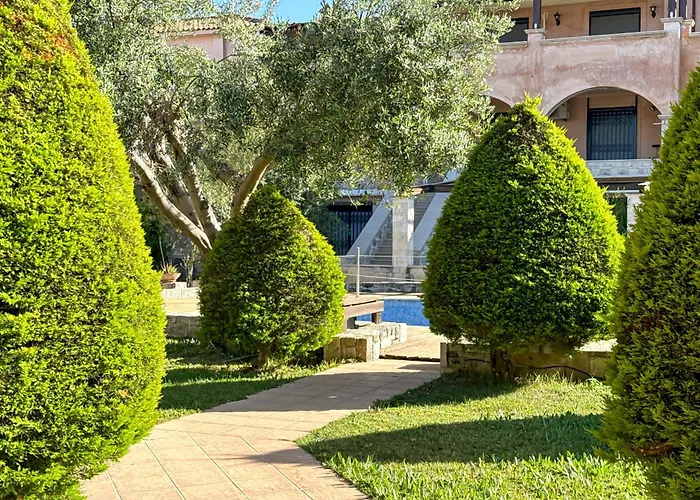 Tatil Evi Luxury Seaside In Featuring Pool *