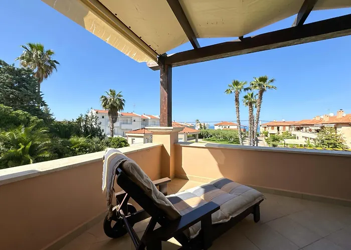 Luxury Seaside In Featuring Pool Pefkochori