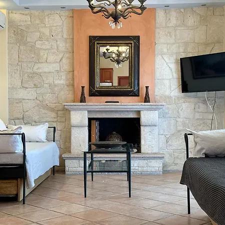 Luxury Seaside In Featuring Pool פפקוהורי