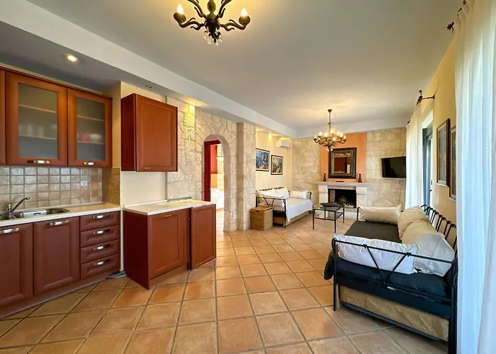 Luxury Seaside In Featuring Pool 度假居 佩科霍里