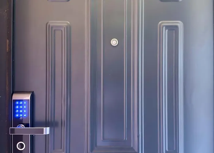 Luxury Seaside In Featuring Pool *