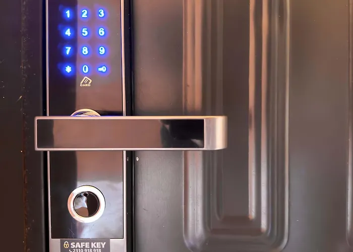 Luxury Seaside In Featuring Pool *