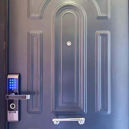 Luxury Seaside In Featuring Pool *