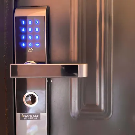 Luxury Seaside In Featuring Pool *